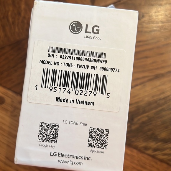 New In Box: LG Tone Free Noise Cancelling Ear Buds - Picture 3 of 6